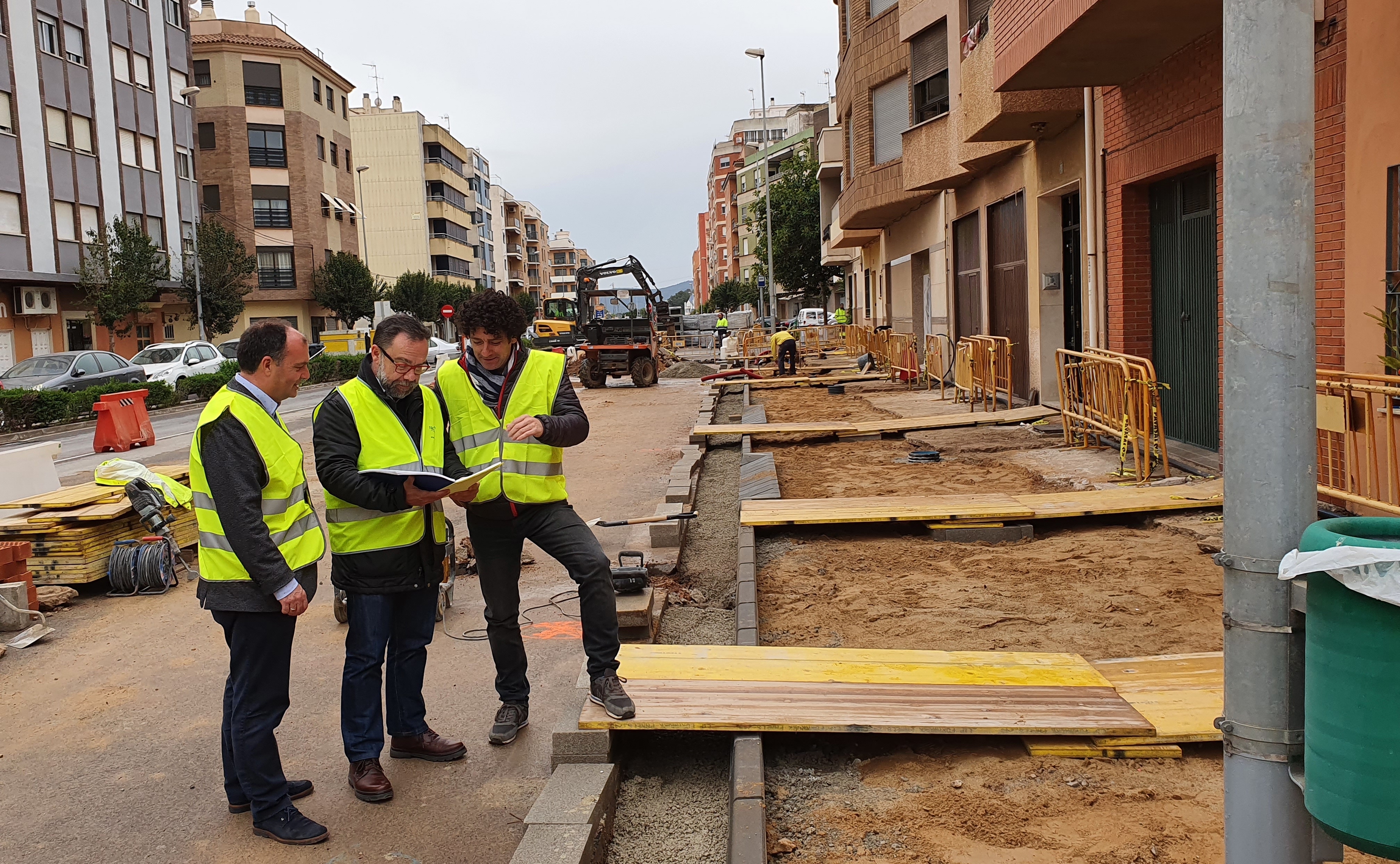 Facsa renueva un nuevo tramo de la red de agua potable de la avenida Primero de Mayo de Betxí