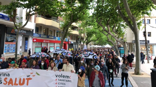 Mil personas recorren Marqués de Campo en Dénia para exigir mejoras sanitarias en la Marina Alta