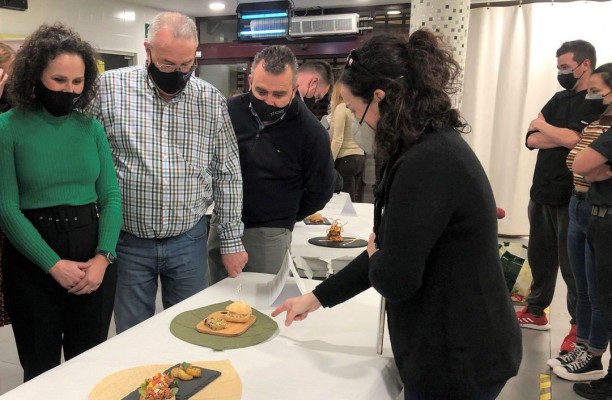 La Tasqueta del Mercat gana la X Ruta de la Tapa de Almassora con su miniensaimada de pastrami
