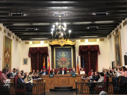 Las exhumaciones en Elche seguirán adelante a pesar de la vía judicial y el bipartito rechaza el tranvía 