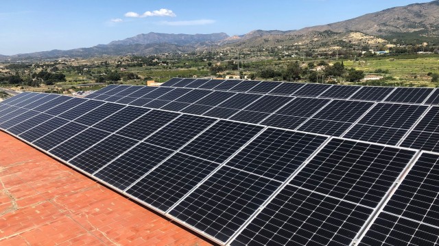La Vila Joiosa instala paneles solares fotovoltaicos para autoconsumo en la ETAP de Galandú
