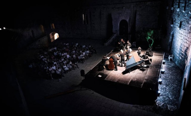 La música de Andreu Valor y los poemas de Carles Salvador toman el Castillo de Peñíscola