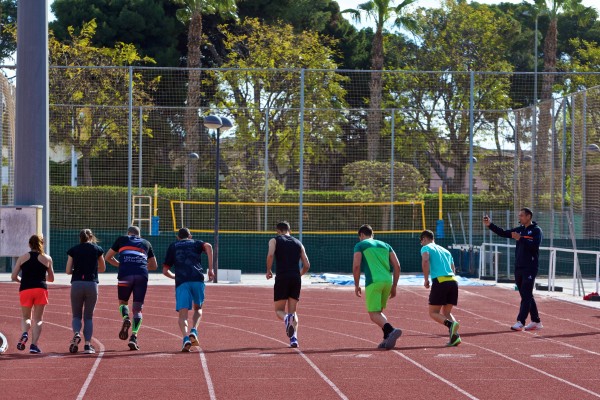 Un estudio de la UA concluye que la música ayuda a correr más y mejor a los 'runners' aficionados
