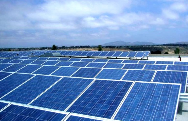 Petrer bonifica el IBI durante 3 años a sesenta familias por instalar  placas solares en sus viviendas 