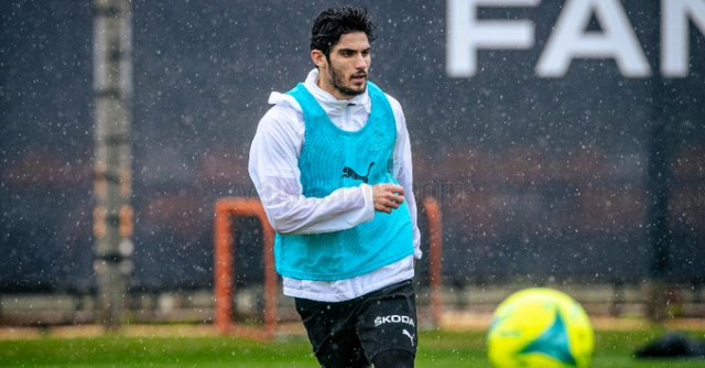 El Valencia empieza a preparar bajo la lluvia y con todos la visita al Athletic
