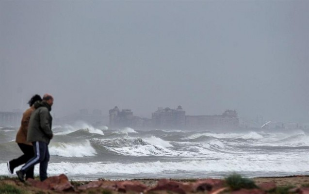 El puerto de Valencia vuelve a cerrar por las condiciones meteorológicas