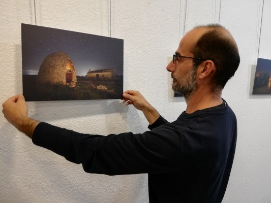 Un recorrido mágico por los cucos de Jumilla: exposición del fotógrafo Antonio Martínez en Lorca