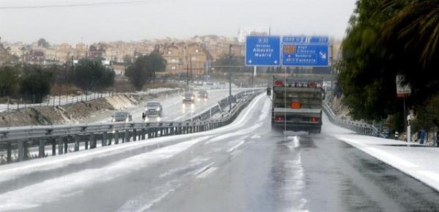 Siguen cerrados 67 tramos de carreteras por el temporal