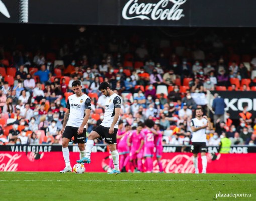 El Valencia, casi fuera de Europa por tercera vez seguida 4 décadas después
