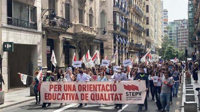 Una manifestación reclama mejoras en la orientación educativa a la Conselleria 