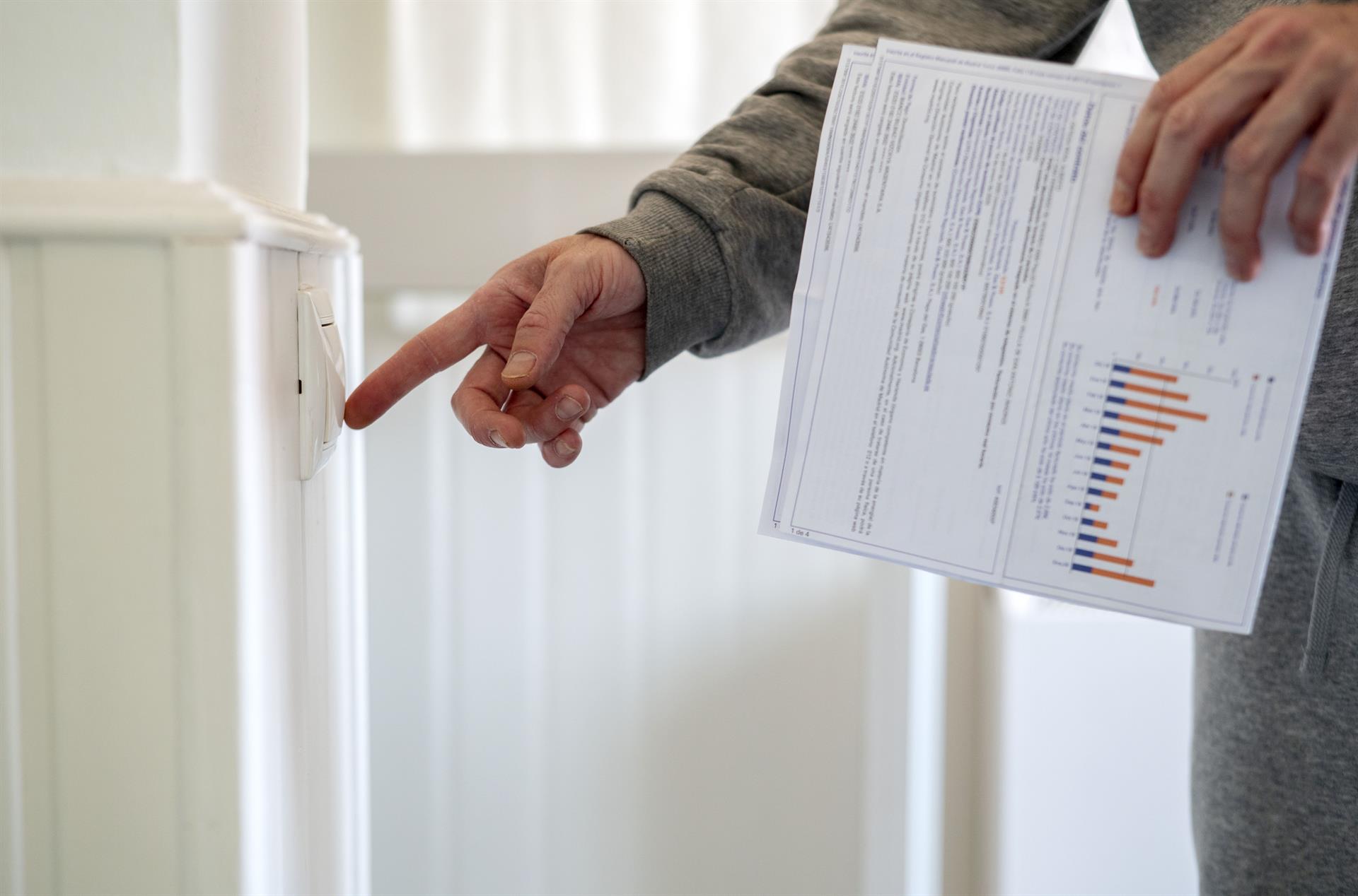 El precio de la luz cae este domingo un 4,61% y se sitúa en 177 euros/MWh