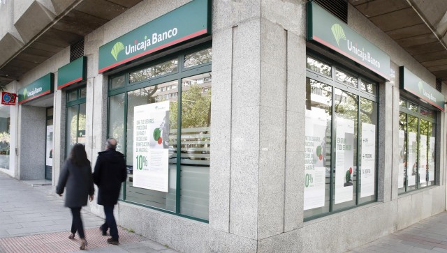 200 empleados de Unicaja Banco acogidos al ERE saldrán voluntariamente de la entidad este sábado