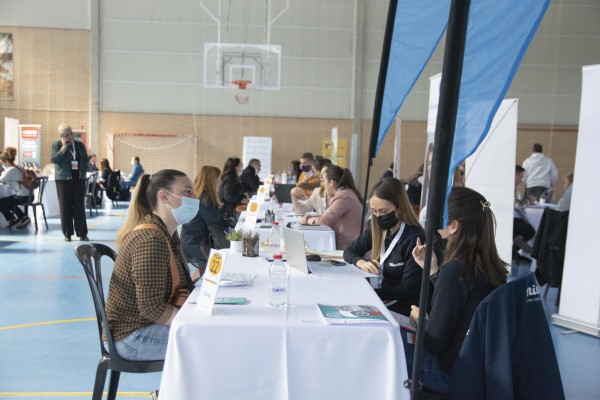 Massanassa celebra su primer foro de empleo con más de 500 entrevistas de trabajo