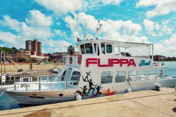 Una fiesta en barco por La Manga del Mar Menor: Flippa Boat traslada la diversión de la playa al mar