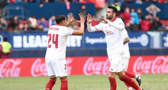 El Sevilla resiste arriba tras dos remontadas ante el colista