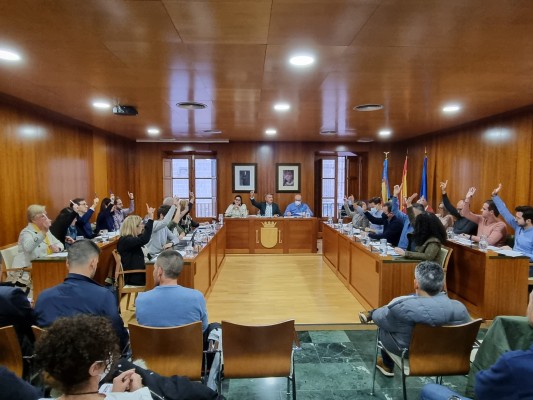 Xàbia prohíbe fumar en sus todas sus playas pero no aclara si habrá sanciones

