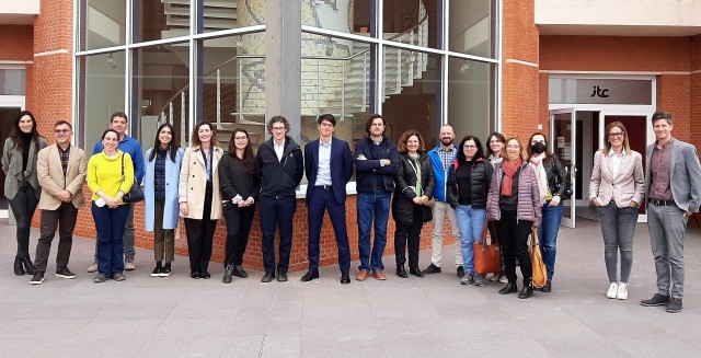 El grupo de trabajo europeo para las mejoras del sector cerámico visita el clúster de Castellón