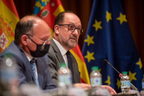 Emilio Bascuñana retoma su profesión tres días después de salir de la Alcaldía