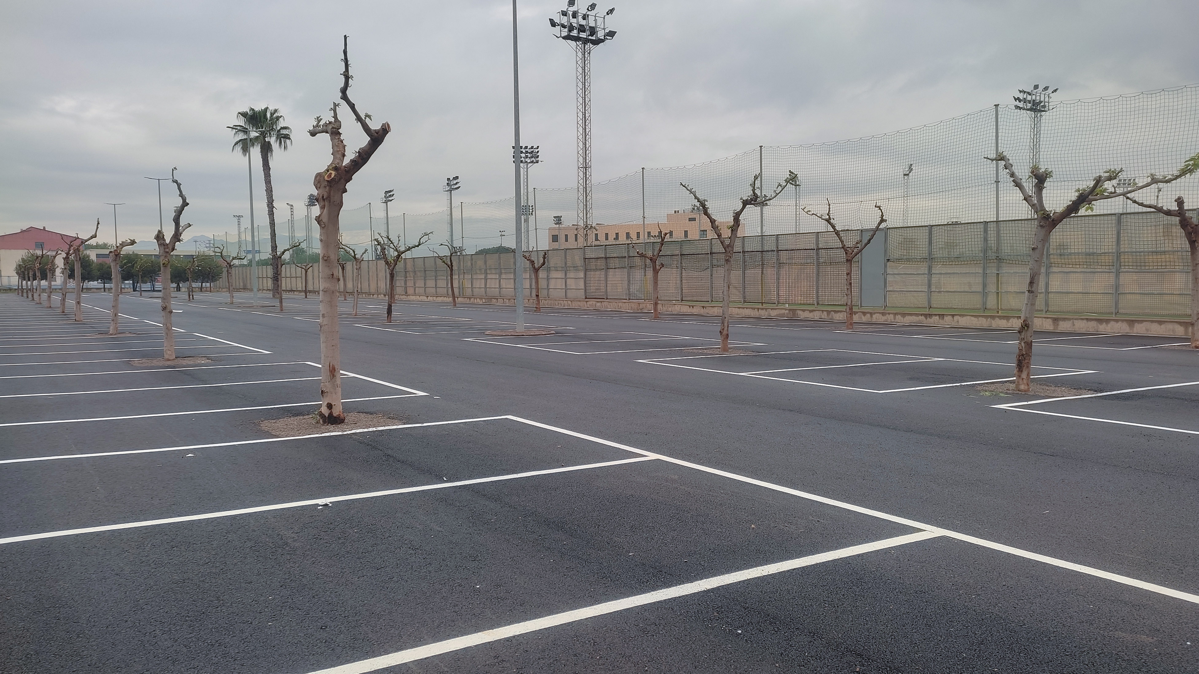 Vila-real habilita dos espacios de estacionamiento en la CEM Pau Francisco Torres con 300 plazas
