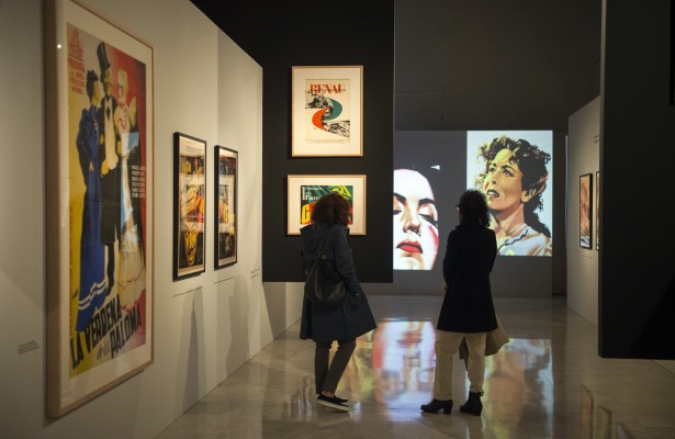 Los carteles de Renau se vuelven a desplegar en València