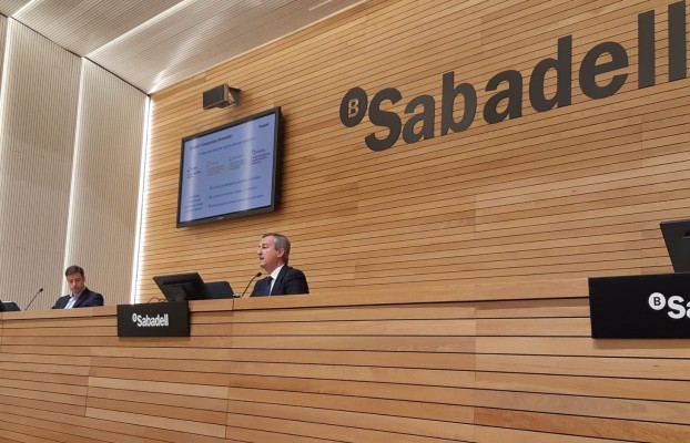 Sabadell reduce sus proveedores para elevar el ahorro anual a 110 millones sin nuevos despidos
