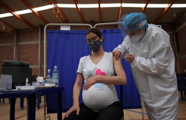 Los ginecólogos subrayan la importancia de la vacunación en embarazadas para prevenir enfermedades
