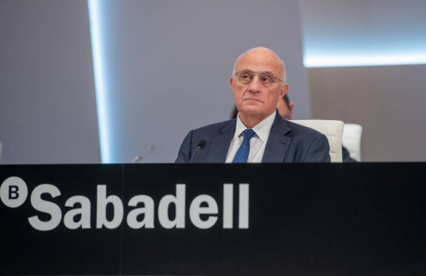 Banco Sabadell triplica su beneficio al ganar 213 millones con la mejora de márgenes y los ajustes