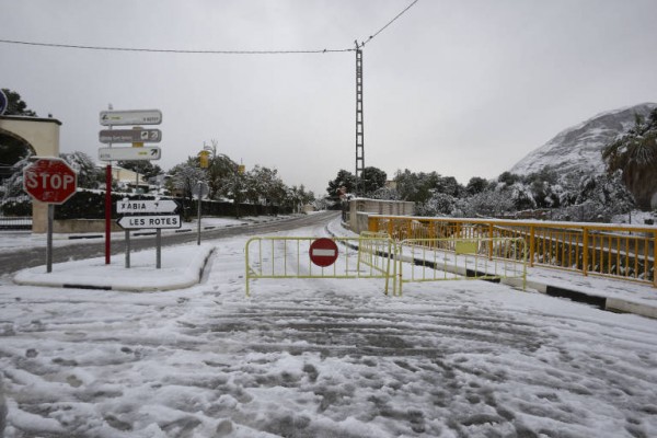 Siguen cerrados 17 tramos de carreteras de la Comunitat por temporal de nieve