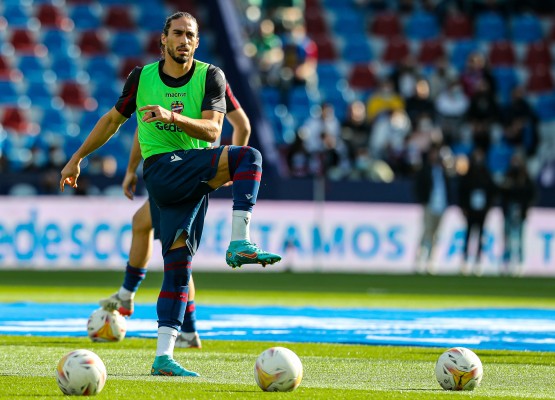 Martín Cáceres, novedad parcial en la sesión del Levante