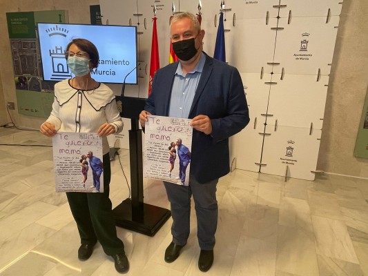 Los comercios de Murcia se suman al Día de la Madre e invitan a Fernando Romay a su fiesta en La Redonda