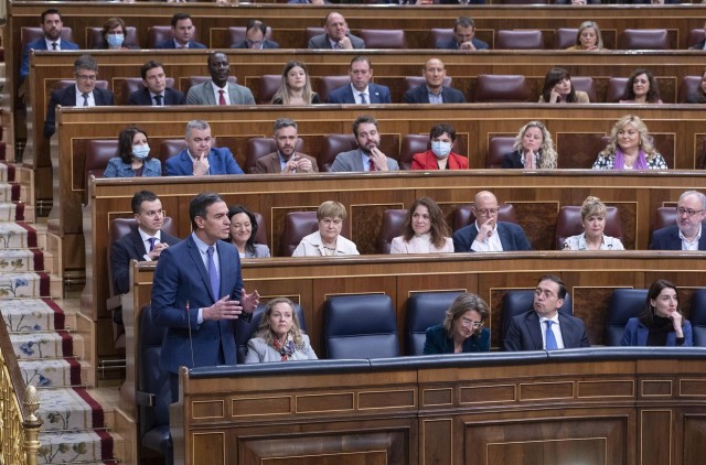 Apenas veinte diputados conservan la mascarilla en el primer pleno tras el fin de su obligatoriedad