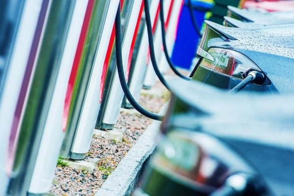 El Gobierno amplía hasta el 17 de mayo el plazo para pedir las ayudas del Perte del coche eléctrico