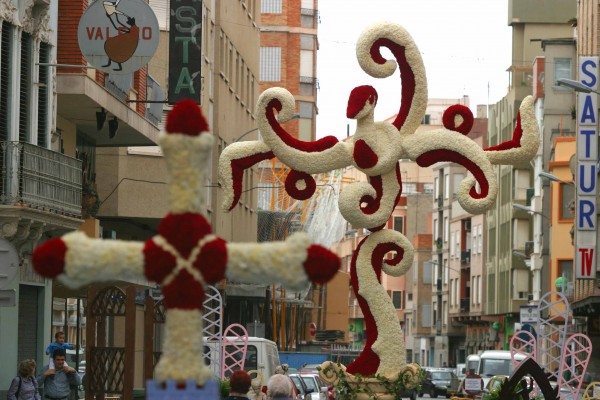 Las flores de las Cruces de Mayo adornarán las calles de Burriana este fin de semana