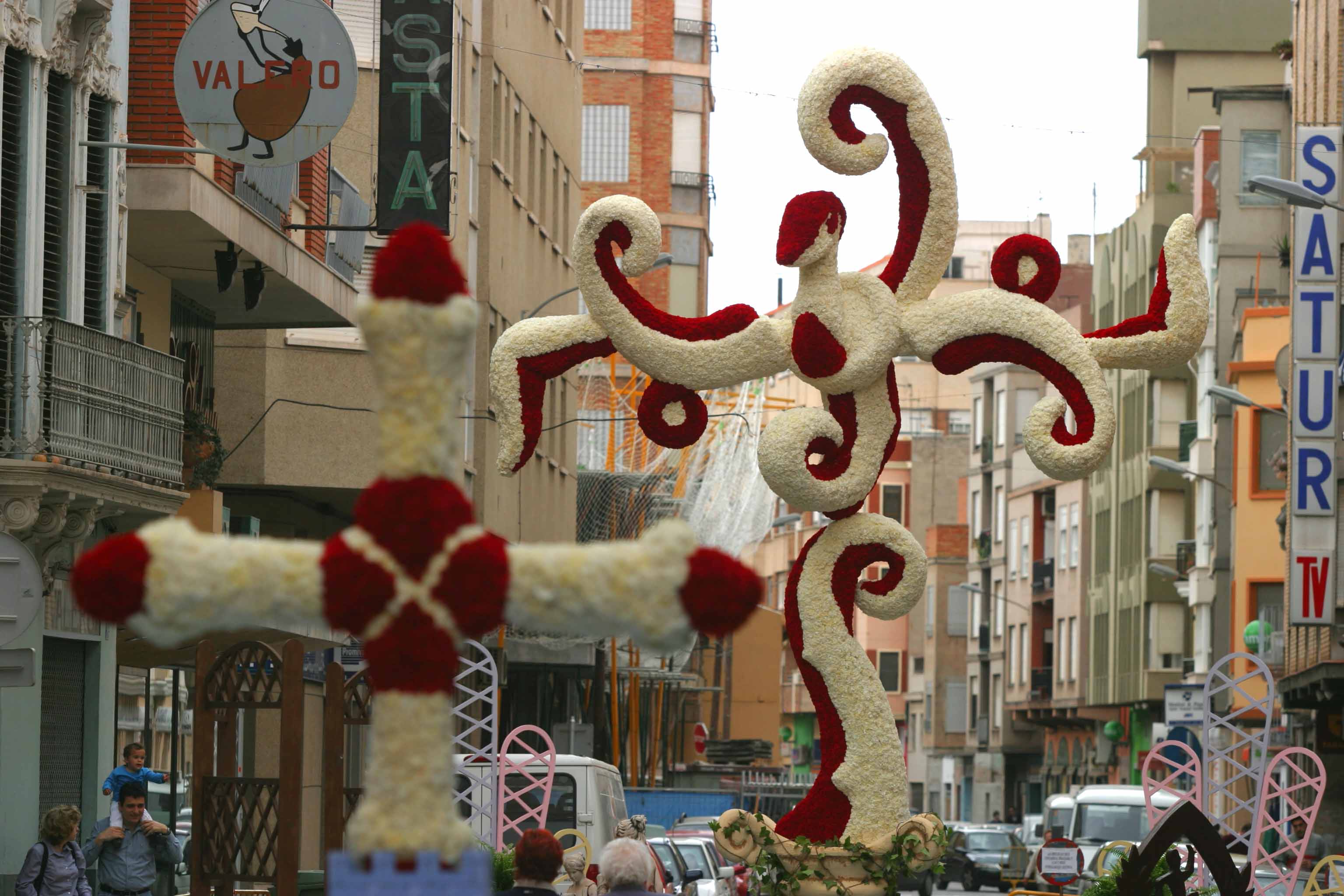 Las flores de las Cruces de Mayo adornarán las calles de Burriana este fin de semana
