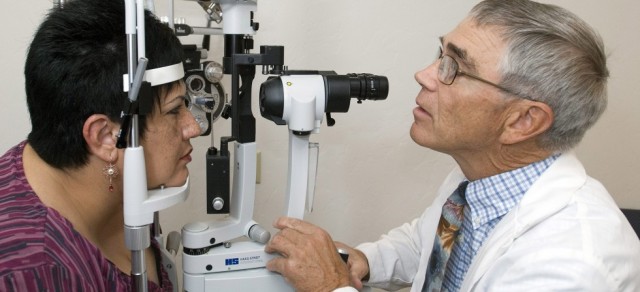 Experto recomienda acudir cada año al oftalmólogo a partir de los 40 años para detectar precozmente el glaucoma

