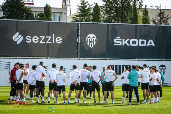 Guedes sigue al margen, Maxi se suma al grupo