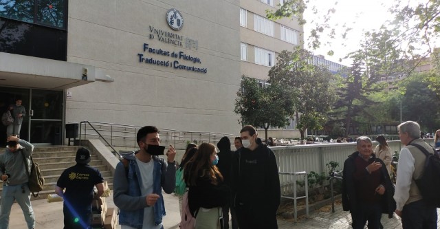 Quejas y estudiantes sin mascarilla: así respondió el alumnado de la UV en el regreso a las aulas