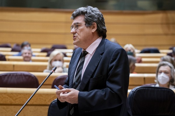 Escrivá dice que los pensionistas mantendrán su poder adquisitivo 