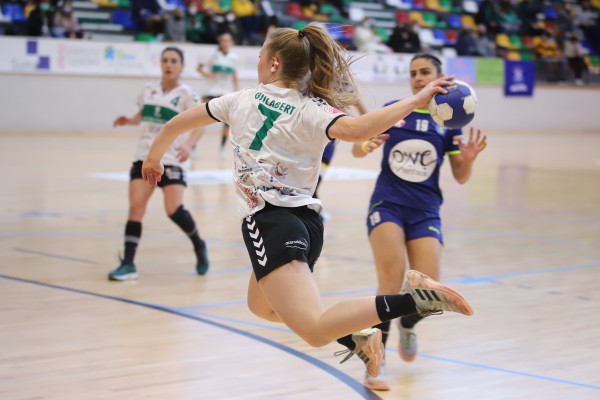 Celia Guilabert renueva una temporada más con el Balonmano Elche
