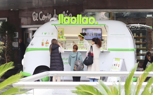 Llaollao abre un punto de venta en El Corte Inglés de Murcia con un 'food truck'