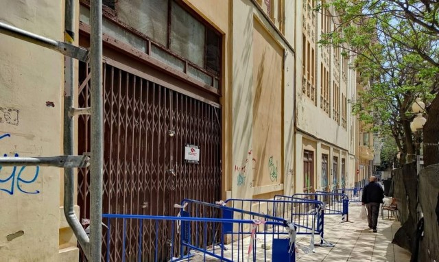 Salvem l'Ideal denuncia desprendimientos en la cornisa del edificio del antiguo cine de Alicante