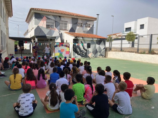 Trobadorets reparteix jocs, cançons i actuacions en directe per les escoles del territori valencià 