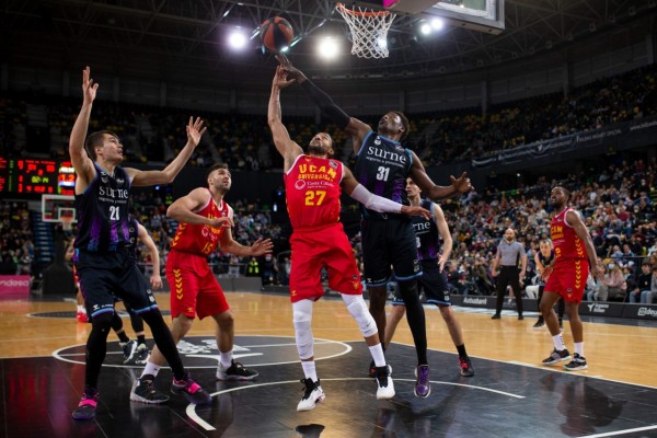 El UCAM CB sigue a un triunfo de los play off pero necesita volver a ganar tras enlazar tres derrotas