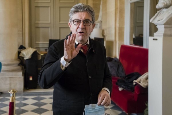 El líder de Francia Insumisa, Jean-Luc Mélenchon, cuestiona el apoyo a Macron