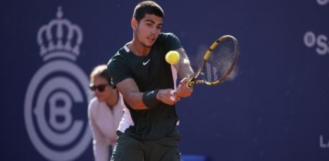 Alcaraz atropella a Carreño y se apropia del trono de Nadal en Barcelona
