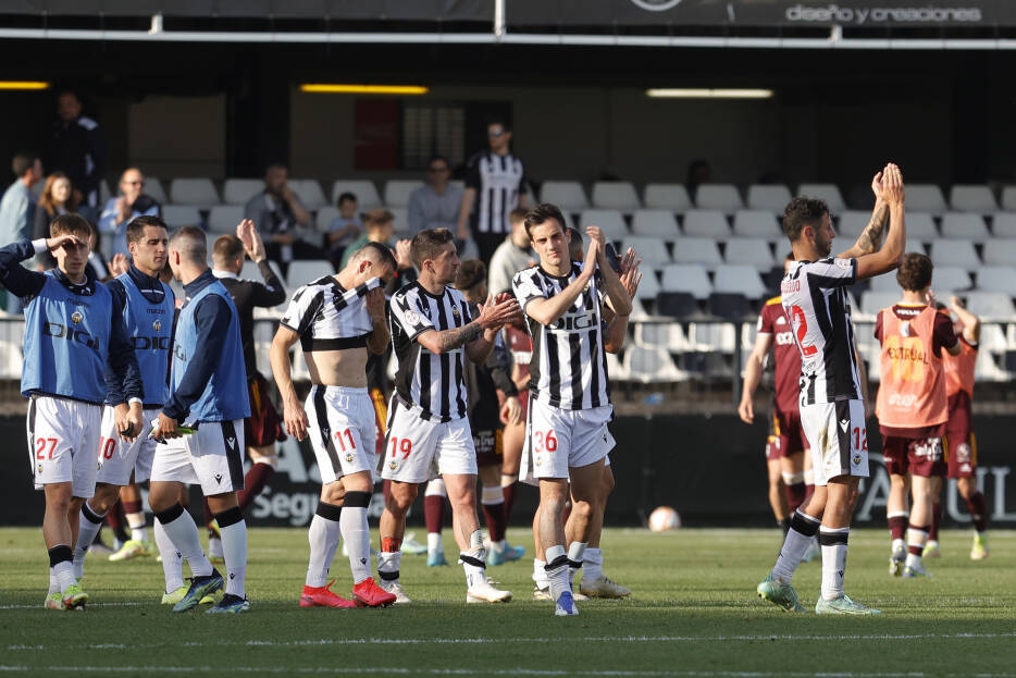 Un mes y medio sin ganar aleja al Castellón de la promoción
