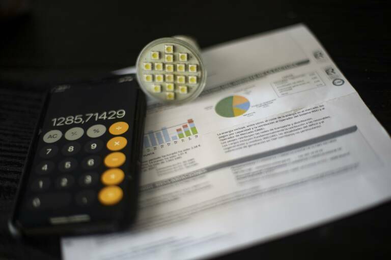La luz vuelve a subir este lunes un 54% para superar nuevamente los 200 euros/MWh
