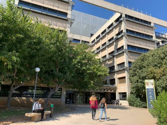 La UV establece el uso obligatorio de mascarilla en espacios cerrados y compartidos hasta finalizar el curso