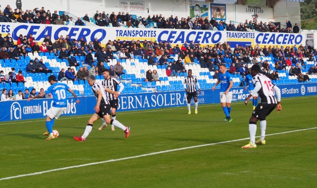 Descalabro definitivo del CD Castellón en Linares que dice adiós al play off