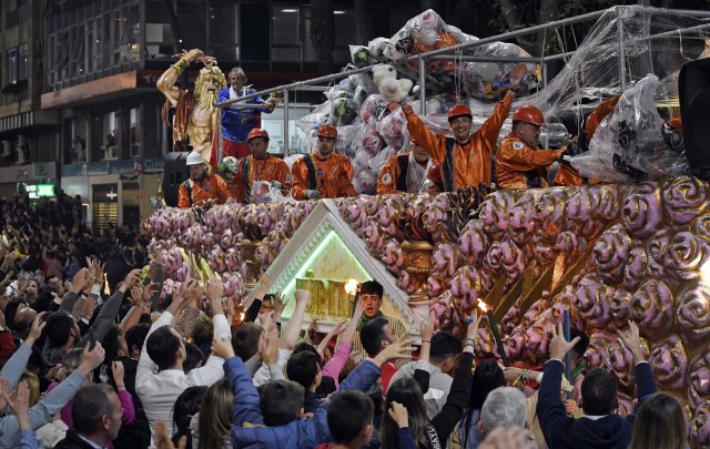 La Fiesta Sardinera llega a la Glorieta de Murcia con fuegos artificiales y música en vivo